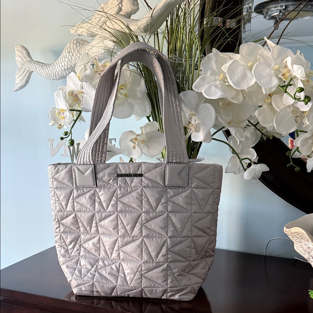 Michael Kors Winnie Small Quilted Shoulder Tote NWT